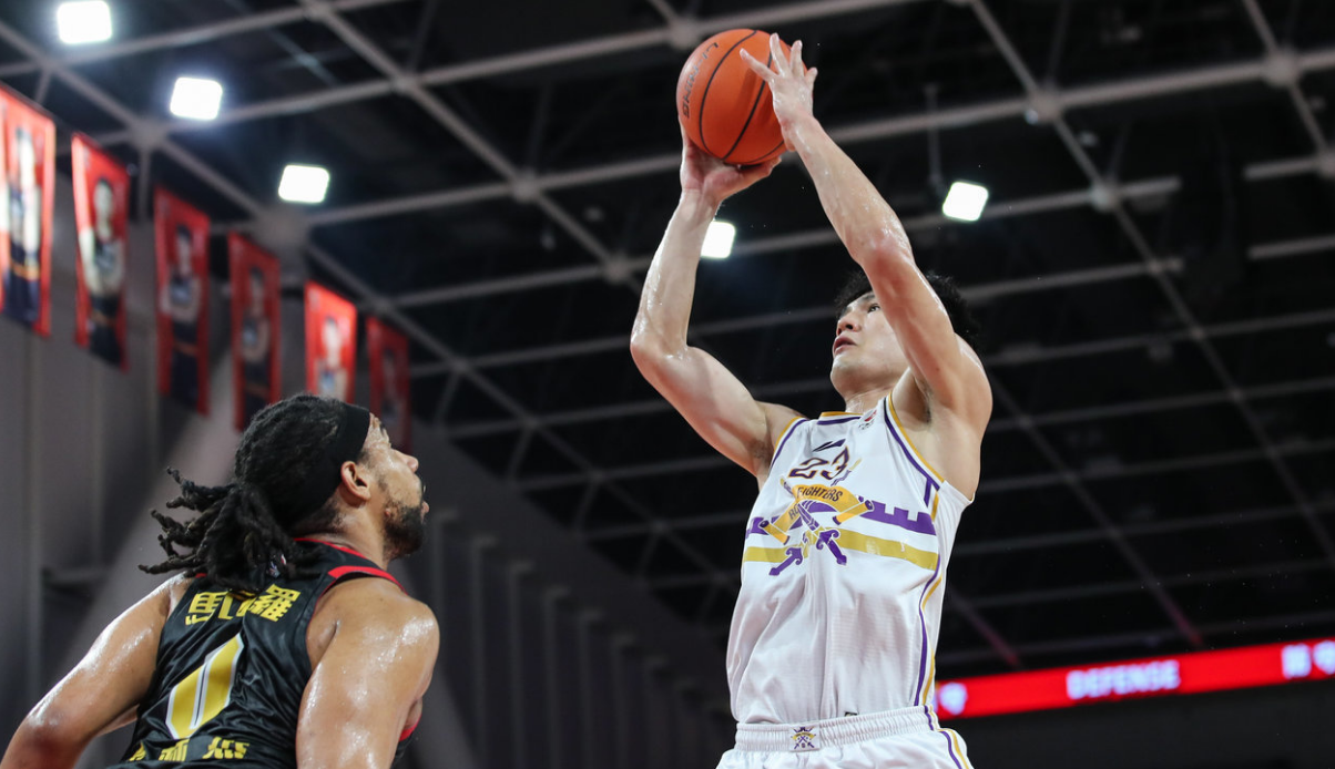 辽粤竞争升级！曝陈国豪换焦泊乔广东留王少杰 徐昕或赴海外联赛